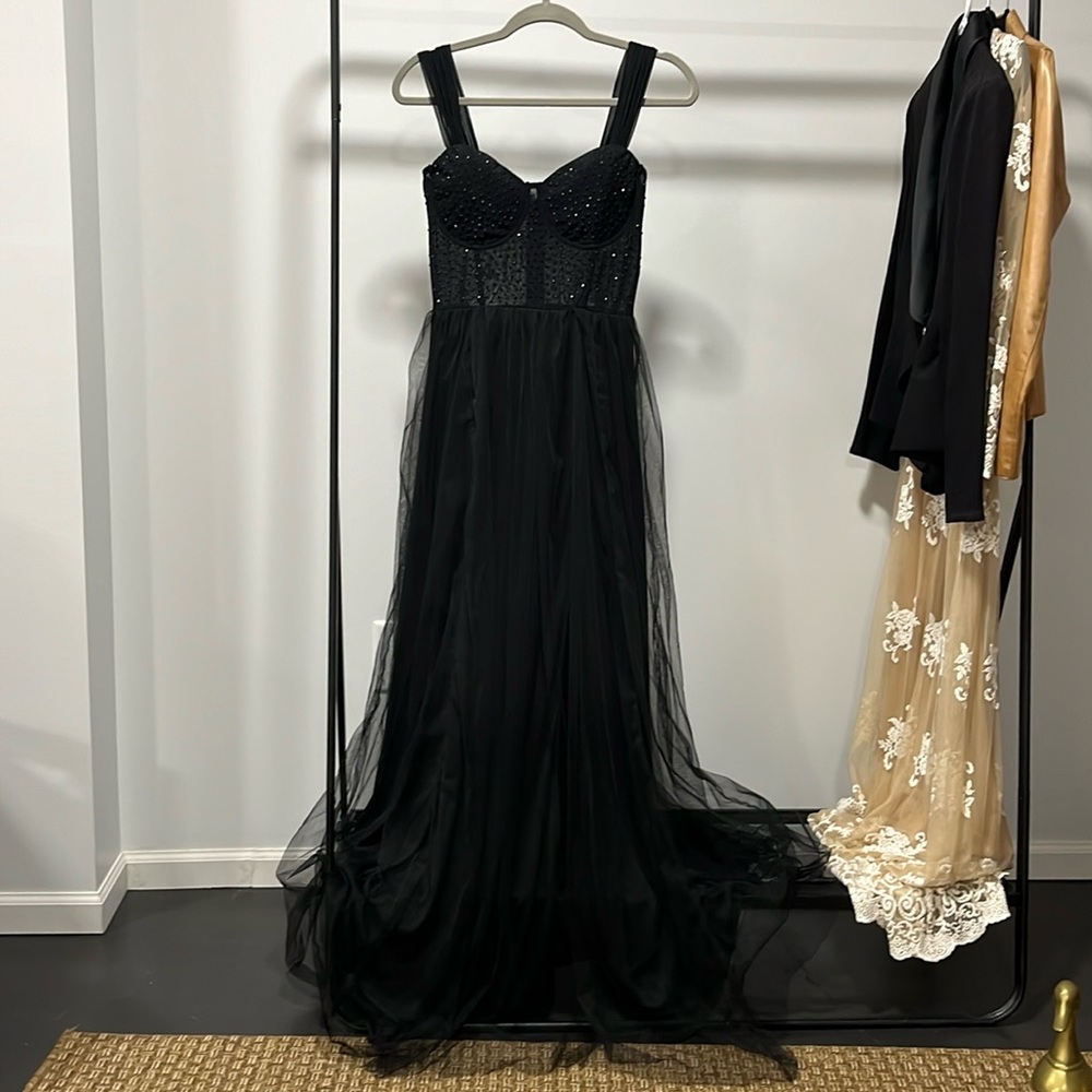 WINDSOR  special occasion black gown, size M, new with tag.